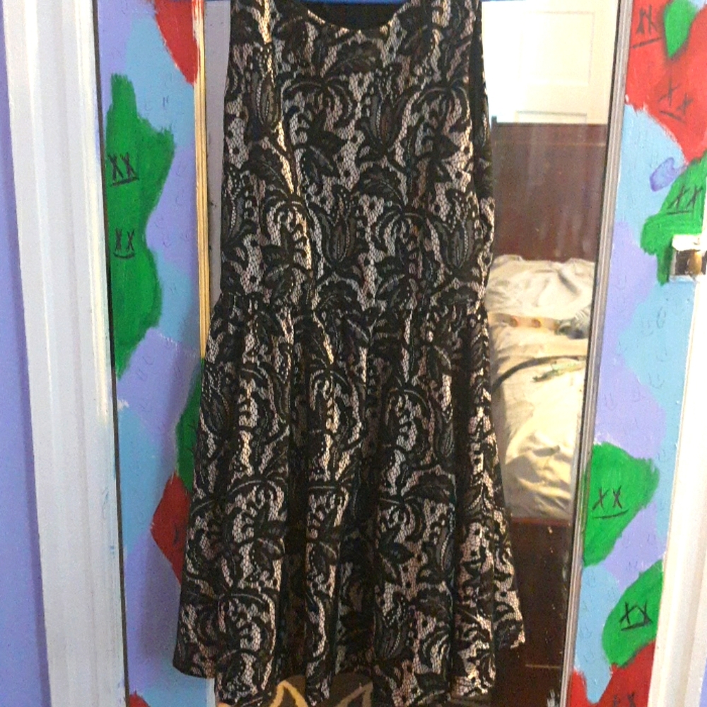 I am selling a black and cream dress
